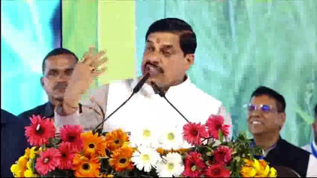 मुख्यमंत्री डॉ. मोहन यादव ने आज आयोजित किसान सम्मेलन में विकास कार्यों का लोकार्पण और भूमिपूजन किया। इस मौके पर उन्होंने हॉकी के खिलाड़ियों के लिए एस्ट्रोटर्फ की सौगात भी दी, जिससे राज्य में खेल सुविधाओं को और बेहतर बनाने की दिशा में एक महत्वपूर्ण कदम उठाया गया।
मुख्यमंत्रीpolitics