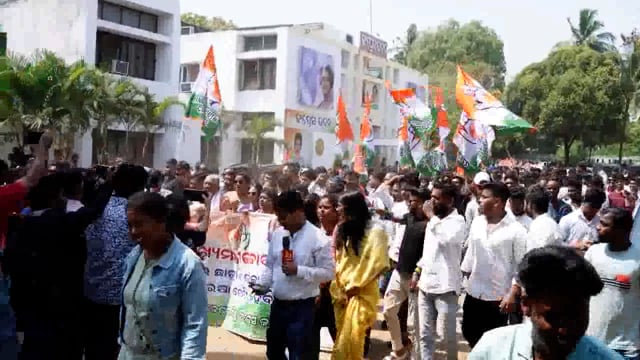 Odisha: More than 36,000 women and 8,400 children missing between 2020 and 2024, Chief Minister informed in the Assembly #protest