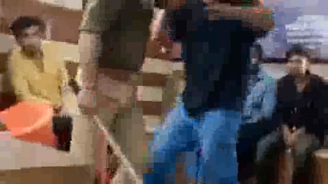 वाराणसी: दरोगा ने चौकी में युवक की की जमकर पिटाई #crime