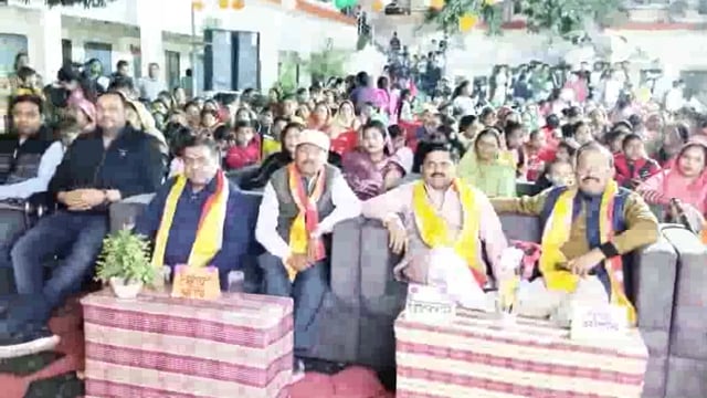 सरस्वती शिशु मंदिर के वार्षिकोत्सव में मची रंगारंग कार्यक्रमों की धूम,समारोह की अध्यक्षता प्रधानाचार्य सती दीक्षित ने की