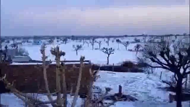 #haचूरू : रेगिस्तान बर्फ से पट गया 

चूरू जिले में मौसम बदल गया. यहां कई स्थानों पर हल्की से लेकर तेज बारिश हुई. इसके साथ ही कई इलाकों में भारी ओलावृष्टि हुई.