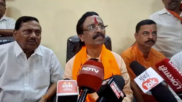 देशमुख हत्या प्रकरणातील संशयित आरोपी आंधळेची हत्या केली गेली आहे ,  उबाठाचे नेते विनायक राऊत यांचा सरकारवर गंभीर आरोप आंधळे नावाचा प्रमुख आरोपी आहे, हा  पकडलेल्या आरोपींना खुनापर्यंत पोहचवण्यासाठी मदत करेल, म्हणून त्याची हत्या या शासनकर्त्यांकडून केली गेल्याचे विनायक राऊत म्हणाले.