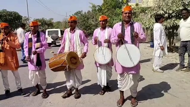 मध्य प्रदेश में 2003 से पहले सड़क, बिजली और पानी जैसी बुनियादी समस्याओं का सामना करना पड़ता था, लेकिन मुख्यमंत्री डॉ. मोहन यादव के नेतृत्व में अब प्रदेश में विकास की नई दिशा मिल रही है। इस फैसले के तहत, अब किसानों से गेहूं ₹2,600 प्रति क्विंटल