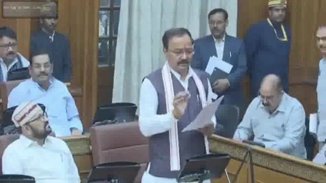 उत्तर प्रदेश के उपमुख्यमंत्री केशव प्रसाद मौर्य ने समाजवादी पार्टी (सपा) पर हमला बोलते हुए कहा कि सपा के लिए PDA का मतलब 'Parivar Development Agency' है। 
#politics