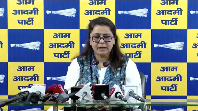 आम आदमी पार्टी की नेता प्रियंका कक्कड़ ने बीजेपी पर आरोप लगाते हुए कहा कि वह दिल्ली के खजाने को लूटकर अपनी जेबें भरने का प्लान बना रही है, लेकिन उनकी पार्टी इसे होने नहीं देगी। 
#politics