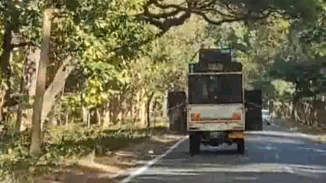 दुर्घटनाओं को दावत दे रहे ऐसे वाहनों के विरुद्ध नहीं हो पा रही कार्रवाई