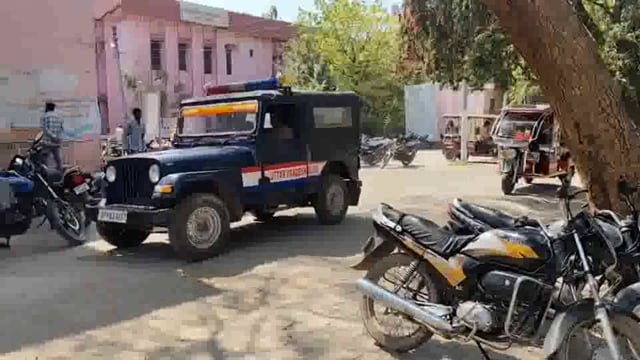 कोंच,शराब के नशे में परीक्षा में कर रहे थे स्टेटिक मजिस्ट्रेट की ड्यूटी ,जिलाधिकारी ने किया निलंबित