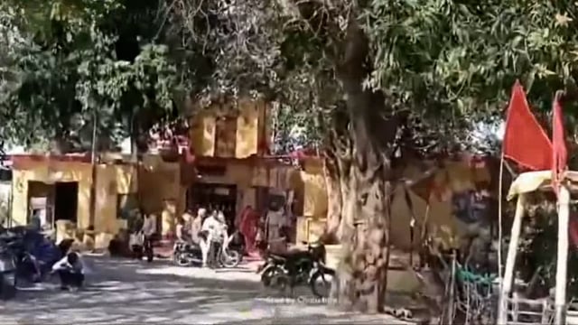 कोंच में हुल्का देवी मंदिर पर बैठे लोगों पर मधुमक्खियों ने किया हमला, 5 लोग हुए घायल, सीएचसी में भर्ती