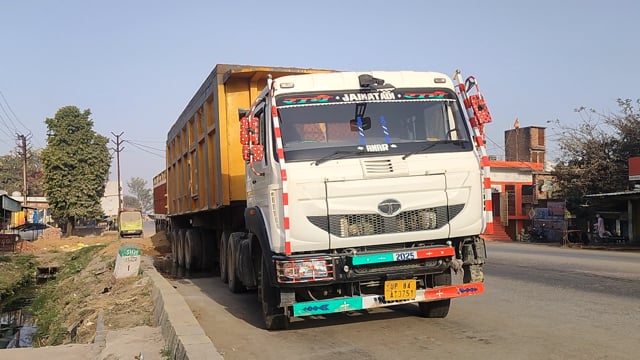 अवैध खनन परिवहन और ओवरलोडिंग पर कार्रवाई 