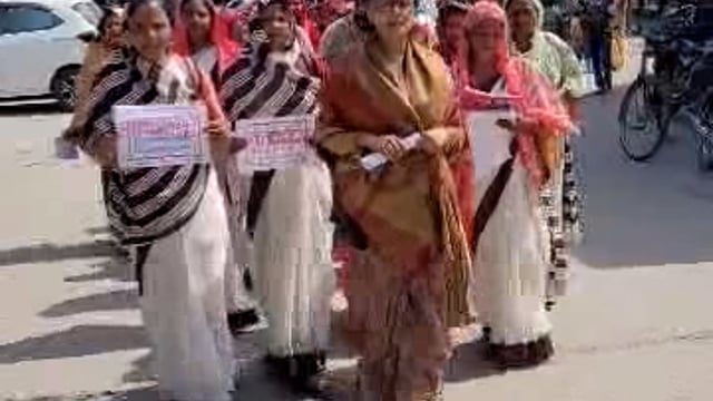 विभिन्न मांगों को लेकर आशाओं ने‌ एसडीएम को सौंपा ज्ञापन