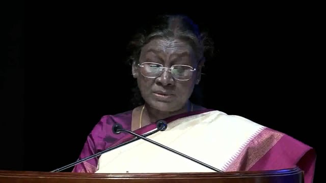  राष्ट्रपति द्रौपदी मुर्मू ने आत्मनिर्भरता को एक सशक्त और सुदृढ़ अर्थव्यवस्था की पहचान बताया#politics