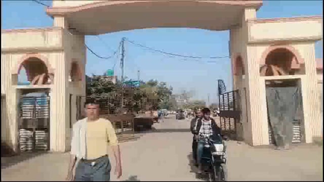 सौंख अनाज मंडी में चोरों ने चोरी की घटना को दिया अंजाम, आढ़तियों ने किया अनिश्चितकालीन मंण्डी बंद रखने का ऐलान।