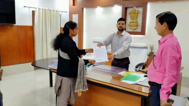 BANKA: पालनाघर के संचालन हेतु क्रेच वर्कर एवं सहायक क्रेच वर्कर के पद पर चयनित अभ्यर्थी को दिया गया चयन पत्र