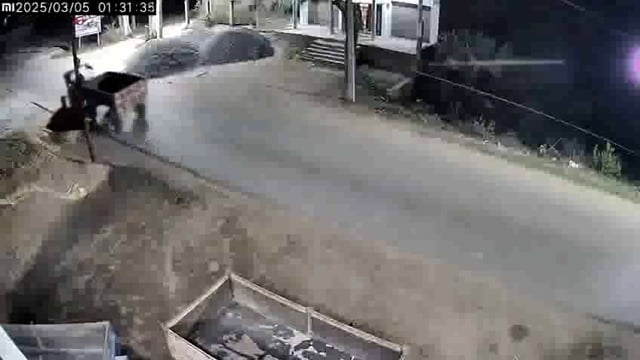 ब्रेकिंग न्यूज़..
आधी रात को घर से ट्राली चुरा ले गए।
जलालपुर थाना क्षेत्र के अंतर्गत गयासपुर गांव से जुड़ा हुआ मामला,
रात्रि में 1:00 बजे के करीब कुछ अज्ञात चोरों ने वारदात को दिया अंजाम।