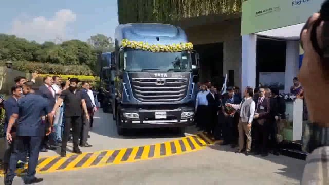 Nitin Gadkari flags off trials of India's first hydrogen truck manufactured by Tata Motors in Delhi 
#inauguration