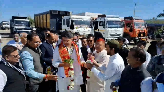 Sachin Pilot met workers while going to Tonk #politics