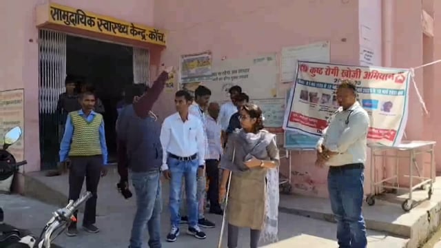 कोंच में सीएचसी का औचक निरीक्षण कर एसडीएम ने जाना स्वास्थ्य सेवाओं का हाल