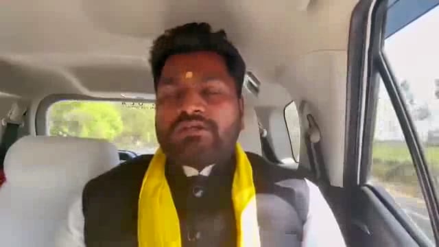 सुहेलदेव भारतीय समाज पार्टी के विधानसभा संगठन प्रभारी उमापति राजभर के ऊपर बांसडीह एसडीएम के स्टेनो दीपक द्वारा उनके पैर पर गाड़ी चढ़ा देने को लेकर जब इन्होंने उसका विरोध किया तो एसडीएम स्टेनो ने उनके साथ मारपीट किया और मारपीट के बाद जब स्टोनों के माध्यम से इसकी शिकायत थाने में की गई तो थाने से सब इंस्पेक्टर रंजीत और कांस्टेबल शैलेश ने विधानसभा संगठन प्रभारी उमापति राजभर को थाने ले जाकर उनको बहुत बेरहमी से मारा पीटा गया। इस दौरान पीड़ित को काफी गंभीर चोटे आयी#politics