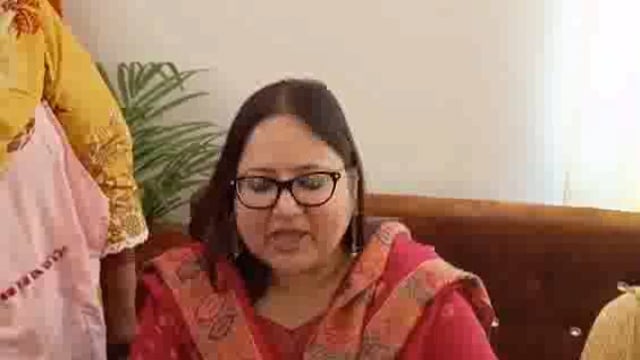 जिला अस्पताल गोंडा में शक्ति रसोई का उद्घाटन करती हुई जिलाधिकारी महोदया।