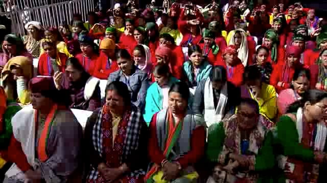 प्रधानमंत्री नरेंद्र मोदी ने अपने उत्तराखंड दौरे के दौरान राज्य के साथ अपने गहरे रिश्ते को जाहिर करते हुए इसे आध्यात्मिक ऊर्जा की भूमि बताया। उन्होंने कहा कि उत्तराखंड की धरती से उनका विशेष संबंध है और उन्होंने इस पवित्र भूमि से अपनी यात्रा को शुरू#politics