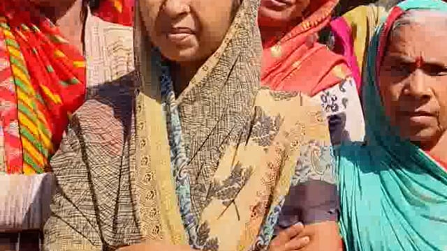 जलालाबाद नगर मो० नौसारा में आम रास्ता बंद होने के कारण नगरवासी निकास को लेकर भड़के बोले रास्ता बंद अब कहां से निकलेंगे 