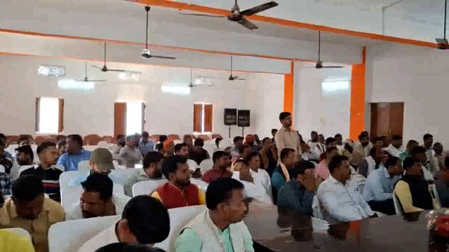 *ब्लॉक प्रमुख की अध्यक्षता में क्षेत्र पंचायत की बैठक तरबगंज ब्लाक मुख्यालय के सभागार हुई संपन्न*