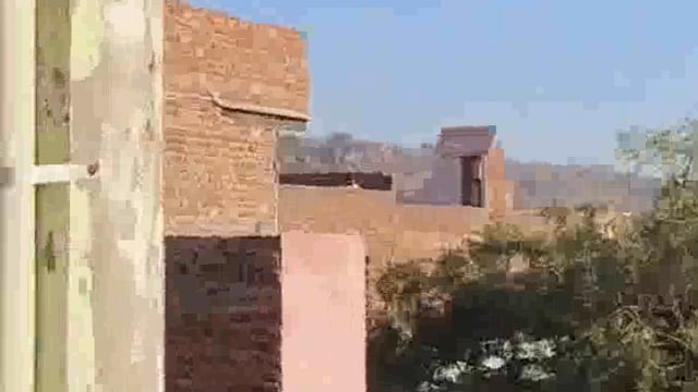 गोवर्धन के अन्यौर में जमकर हुई पत्थरबाजी ,चली लाठियां : परिक्रमार्थियों ने घरों में घुस बचाई जान