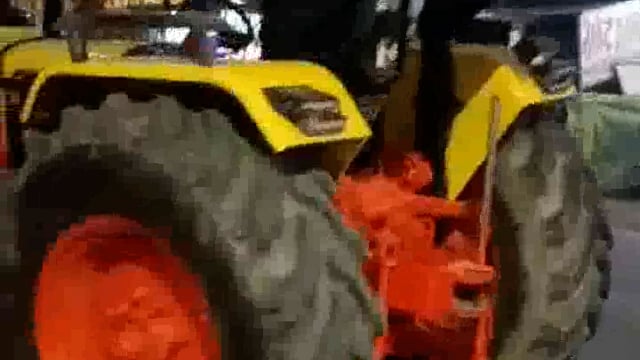 पलिया सीओ ने माॅडीफाई ट्रैक्टर का किया चालान