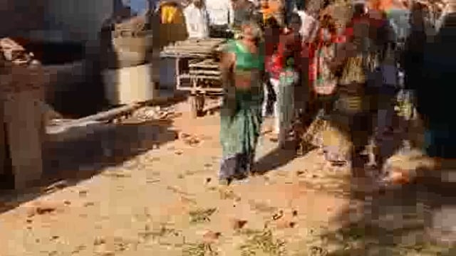 गोवर्धन के आन्योर में एक समुदाय के लोगों में जमकर चले ईट पत्थर व लाठी डंडे एक दर्जन घायल