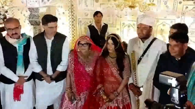 जयपुर:सचिन पायलट ने महुवा के पूर्व विधायक ओमप्रकाश हुडला की सुपुत्री के वैवाहिक समारोह में हिस्सा लिया। इस अवसर पर पायलट ने नवविवाहित जोड़े को शुभकामनाएं दी और परिवार को बधाई दी।
#politics