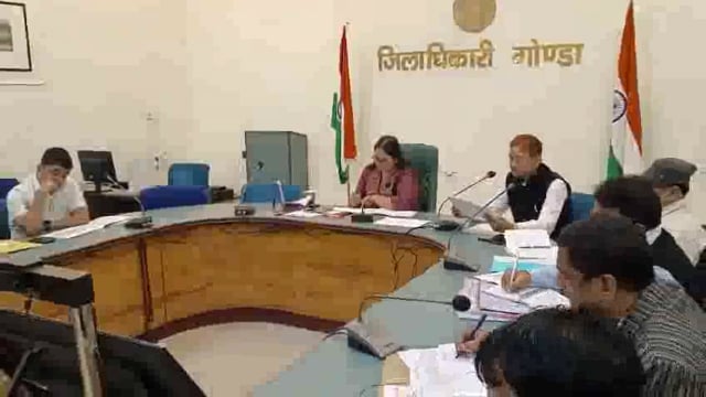 कलेक्ट्रेट सभागार में मण्डलीय धान खरीद-2024-25 एवं गेहूं खरीद- 2025-26 की तैयारी के संबंध में संबंधित अधिकारियों के साथ 