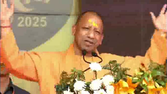 मुख्यमंत्री योगी आदित्यनाथ ने रंगोत्सव बरसाना में लोगों को संम्बोधित करते हुए यूपी का सोभाग्य बताया तीन धाम होने को लेकर