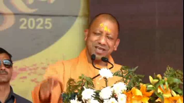 मुख्यमंत्री योगी आदित्यनाथ ने बरसाना में रंगोउत्सव के मौके पर ब्रजभूमि को चोमुखी विकास करने का वायदा किया