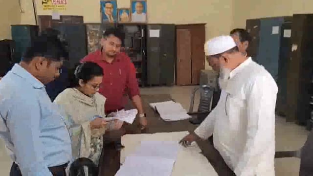 कोंच,एसडीएम ने तहसील कोंच का किया निरीक्षण, पत्रावलियों के रख-रखाव, साफ सफाई के दिए निर्देश