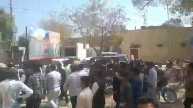 उत्तर प्रदेश के प्रतापगढ़ जिले में एसडीएम ऑफिस में मंगलवार को उस वक्त अफरा-तफरी मच गई जब वकीलों के दो गुटों के बीच विवाद के बाद फायरिंग की घटना सामने आई#crime