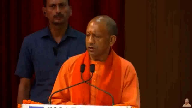 उत्तर प्रदेश के मुख्यमंत्री योगी आदित्यनाथ ने प्रधानमंत्री नरेंद्र मोदी के नेतृत्व में देश के विकास की दिशा में किए गए कार्यों की सराहना की। उन्होंने कहा, 