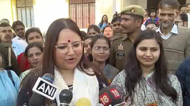 अंतर्राष्ट्रीय महिला दिवस के अवसर पर कस्तूरबा गांधी बालिका विद्यालय झंझरी में डिजिटल लाइब्रेरी एवं एआई लैब का शुभारंभ कर