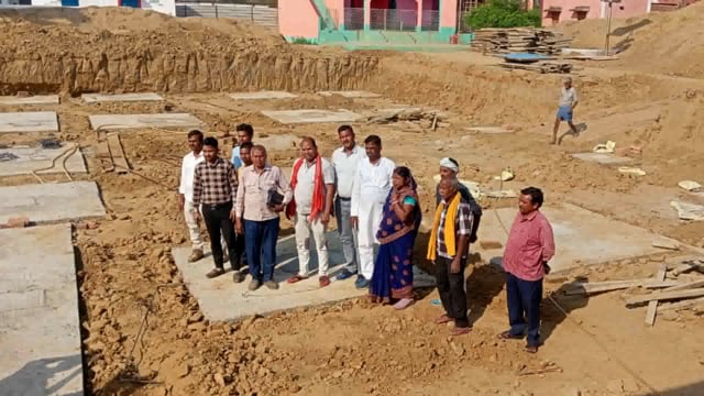 मुखिया के नेतृत्व में गुणवत्तापूर्ण पंचायत सरकार भवन का निर्माण कार्य शुरू