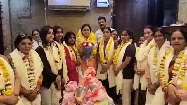 अंतर्राष्ट्रीय महिला दिवस के अवसर पर संघर्ष सेवा समिति कार्यालय पर सैकड़ों महिलाओं को किया गया सम्मानित