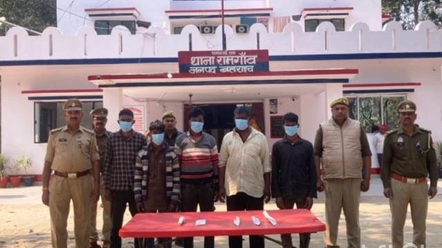 Bahraich 1: ब्रेकिंग न्यूज़ बहराइच पुलिस अधीक्षक महोदय के निर्देशन में चलाए जा रहे अभियान के क्रम में जनपद बहराइच के सरा