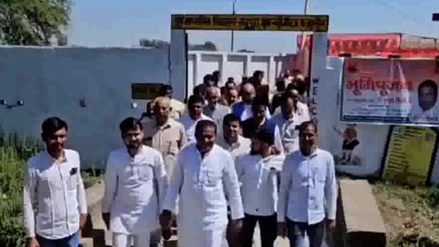 कोंच: सदूपुरा से नदीगाँव जर्जर सड़क के निर्माण कार्य का  विधायक मूलचंद्र निरंजन ने भूमि पूजन किया