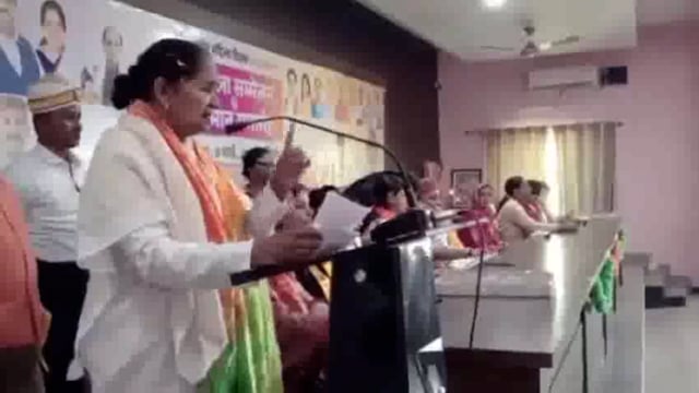 संभल: उत्तर प्रदेश के संभल जिले में सीओ अनुज चौधरी के बयान पर मंत्री गुलाब देवी ने अपना समर्थन व्यक्त किया#politics