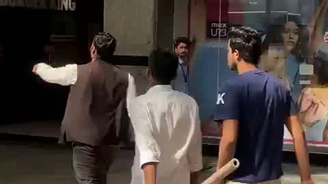 राजस्थान के पुष्कर में एडवोकेट पुरुषोत्तम जाखेटिया की हत्या के बाद उनके समर्थन में अजमेर में व्यापक विरोध प्रदर्शन हुआ। इस विरोध में वकीलों ने अजमेर शहर में विभिन्न स्थानों पर हंगामा किया।#politics