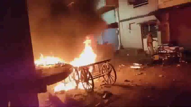 Violent clash between two groups during Vijay procession in Mhow, Indore, many shops and vehicles set on fire #crime