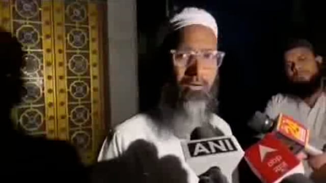 Mhow, MP: Statement by the Imam of Jama Masjid, uproar after a cotton bomb was thrown #crime
