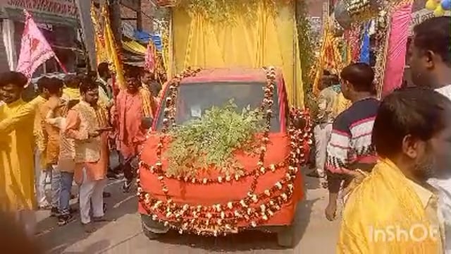 खाटू श्याम की शोभायात्रा इटियाथोक बाजार में बड़ी धूमधाम से निकाली गई, गाजे बाजे अबीर गुलाल व फूलों की वर्षा की गई