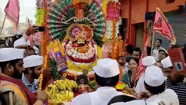 संभल में होली के खास मौके पर खाटू श्याम की भव्य और आकर्षक झांकी निकाली गई।#politics