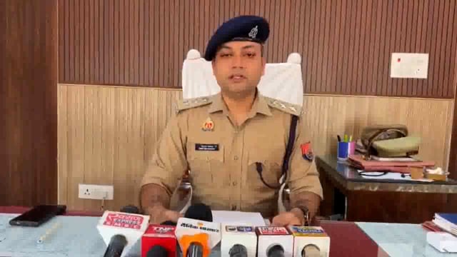 अमरोहा जिले में एक महिला के साथ हुई लूट की घटना का पुलिस ने खुलासा किया है#crime