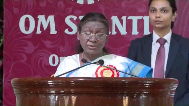 भारत की राष्ट्रपति द्रौपदी मुर्मू ने कहा कि आध्यात्मिक शांति की वास्तविक उपयोगिता समाज से अलग रहकर शांत बने रहने में नहीं है, बल्कि इसका असली उद्देश्य एक स्वस्थ, सशक्त और समृद्ध समाज तथा राष्ट्र का निर्माण करना है।#politics