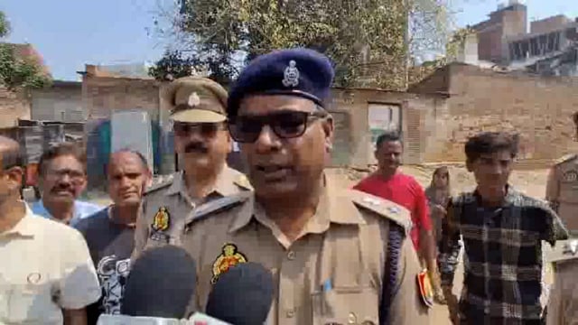 टाऊन हाल के मैदान में आगामी पर्व के मद्देनजर कोतवाली पुलिस ने किया दंगा नियंत्रण अभ्यास के सम्बन्ध में एसपी सिटी के बयान